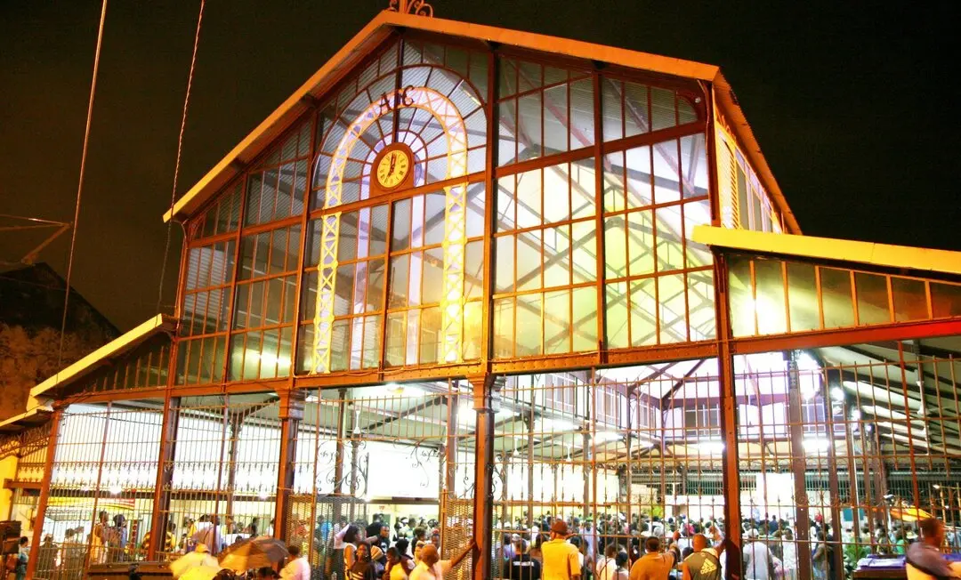 marché couvert de nuit